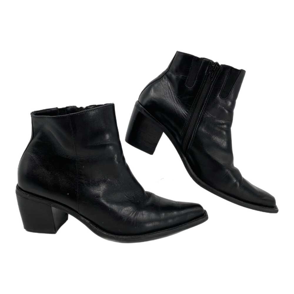 Apostrophe Black Leather Pointed Toe Ankle Booties | Size 8